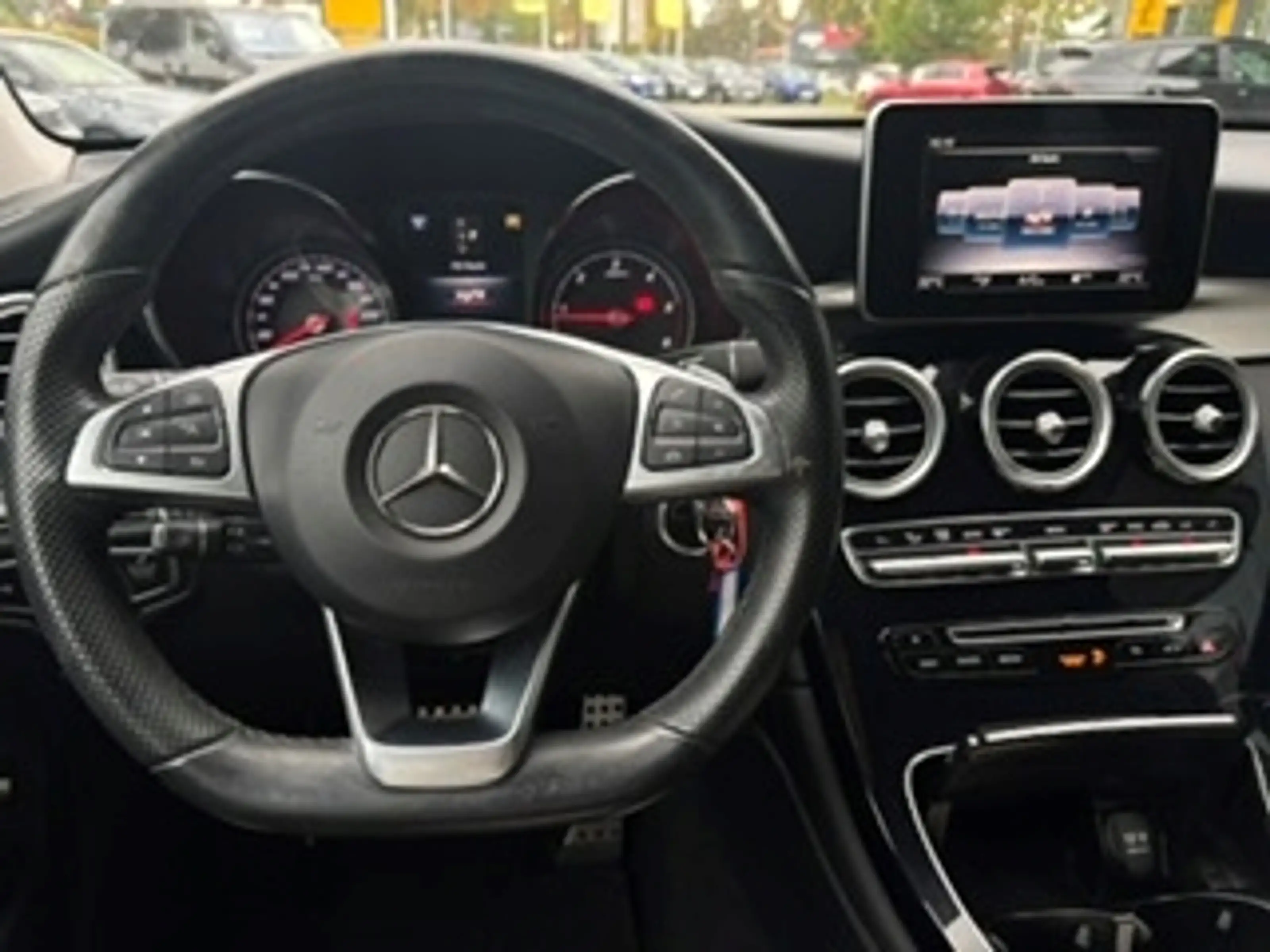 Mercedes-Benz GLC 220 d 4Matic AHK-klappbar Navi LED El. Heckklappe Mehr — photo 7