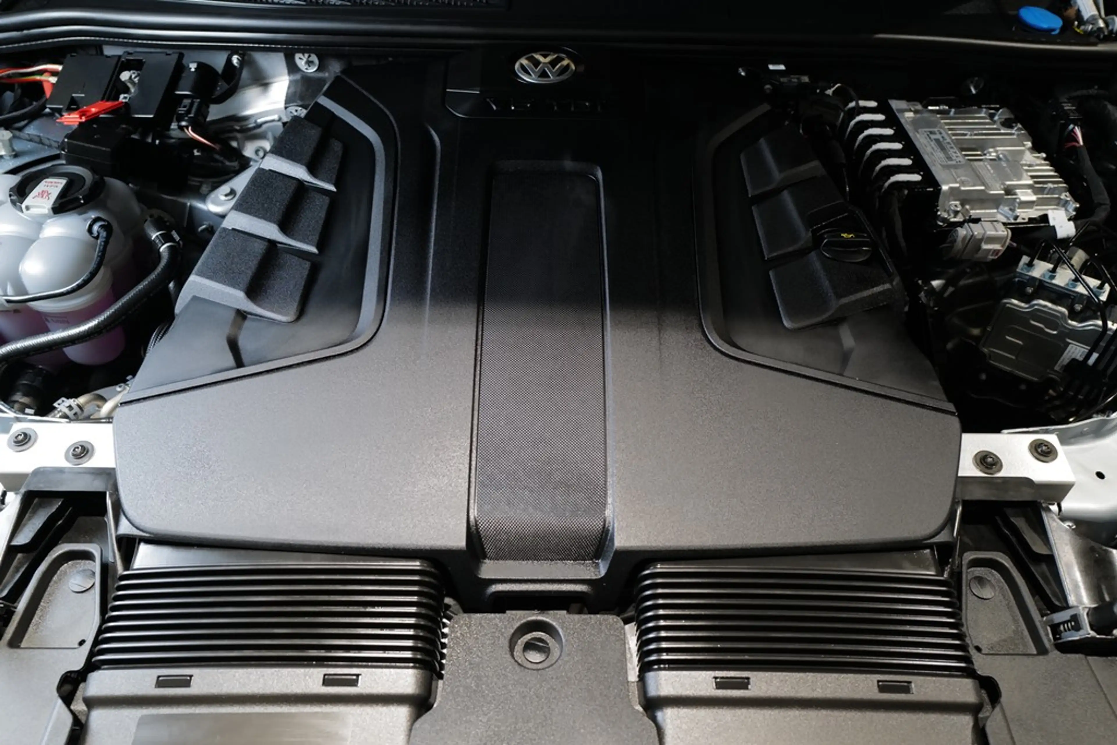 Volkswagen Touareg 3.0TDI Elegance AHK StdHz Matrix Keyless Allrad... — photo 29