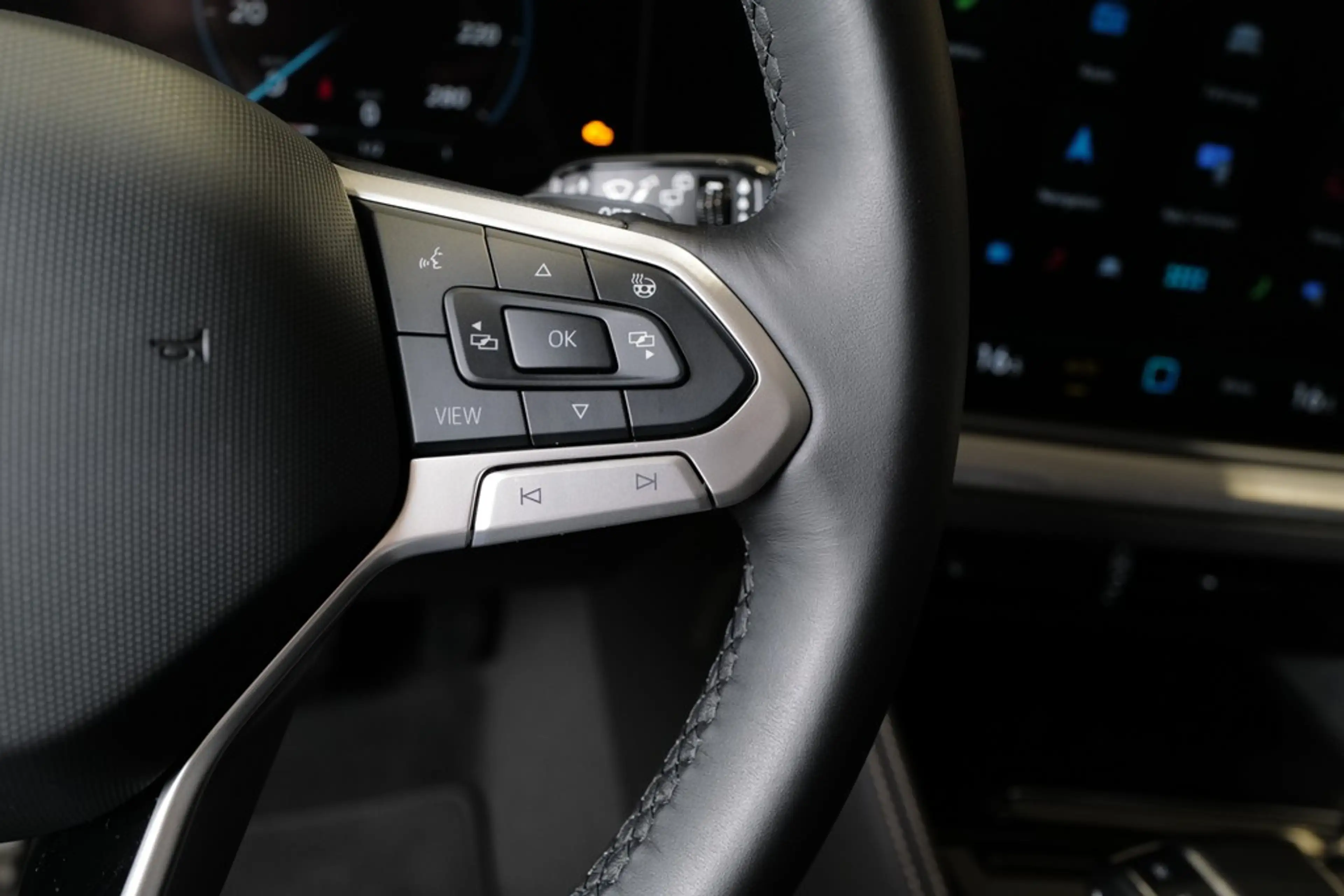 Volkswagen Touareg 3.0TDI Elegance AHK StdHz Matrix Keyless Allrad... — photo 25