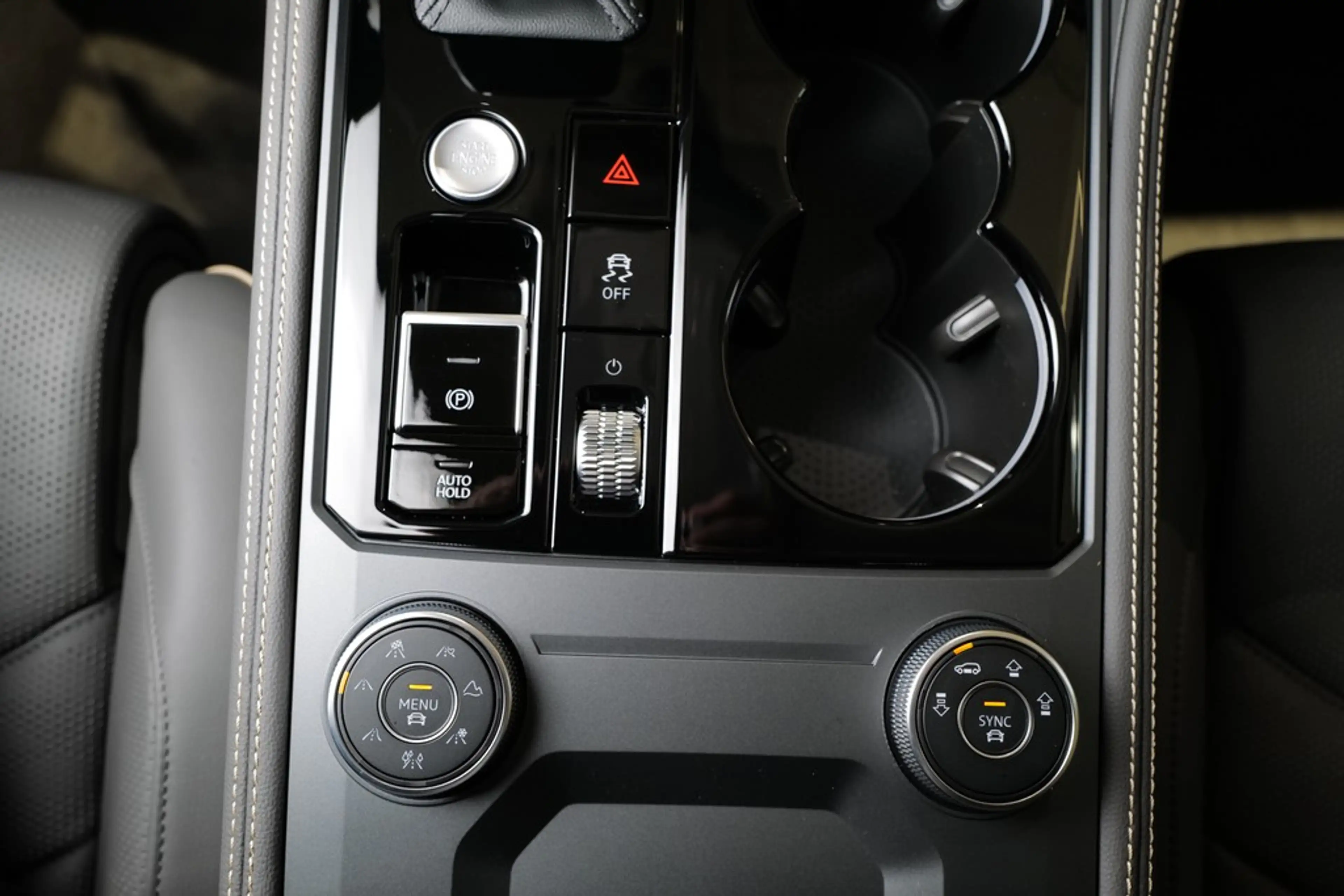 Volkswagen Touareg 3.0TDI Elegance AHK StdHz Matrix Keyless Allrad... — photo 11