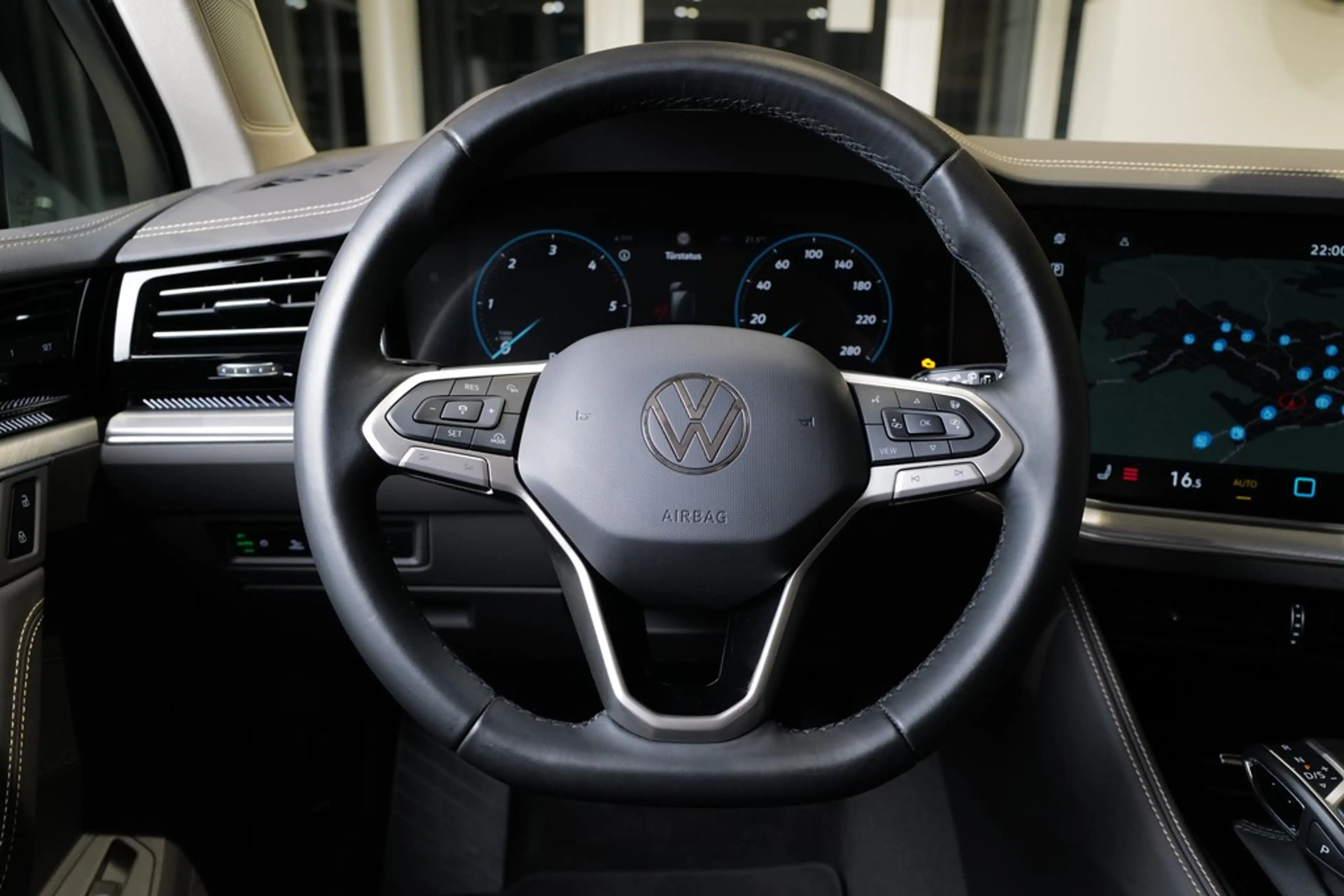 Volkswagen Touareg 3.0TDI Elegance AHK StdHz Matrix Keyless Allrad... — photo 18