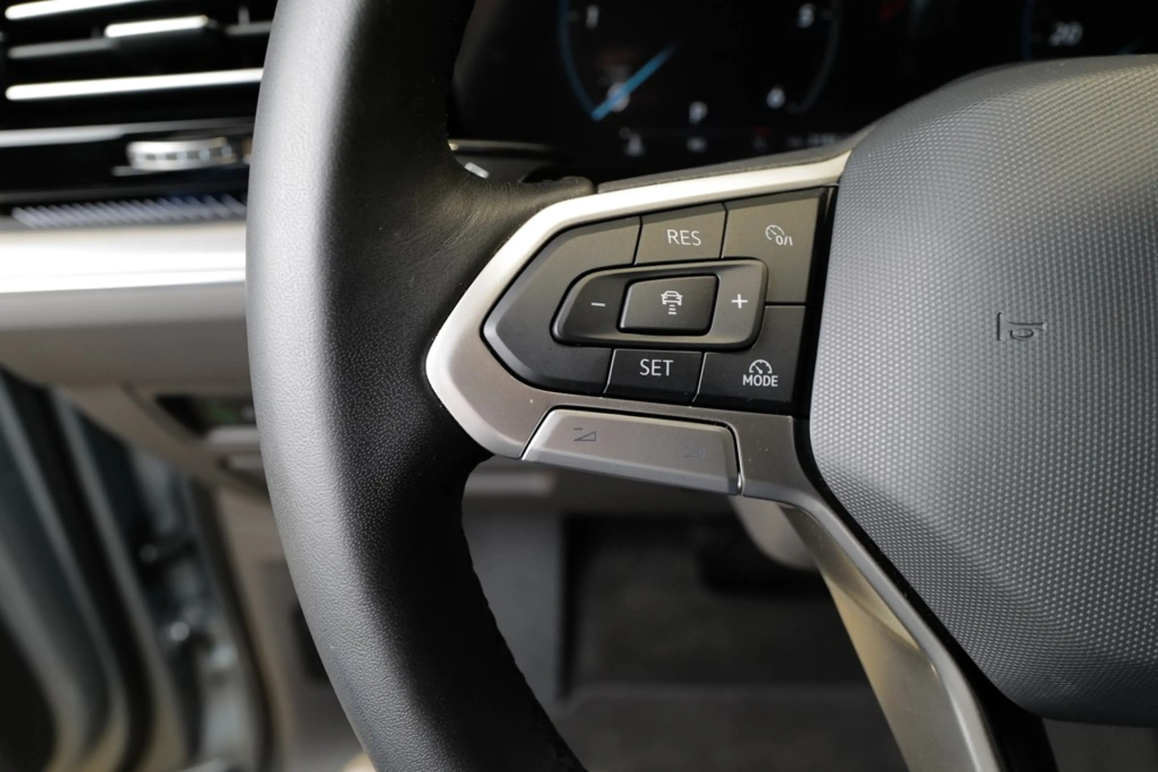 Volkswagen Touareg 3.0TDI Elegance AHK StdHz Matrix Keyless Allrad... — photo 24