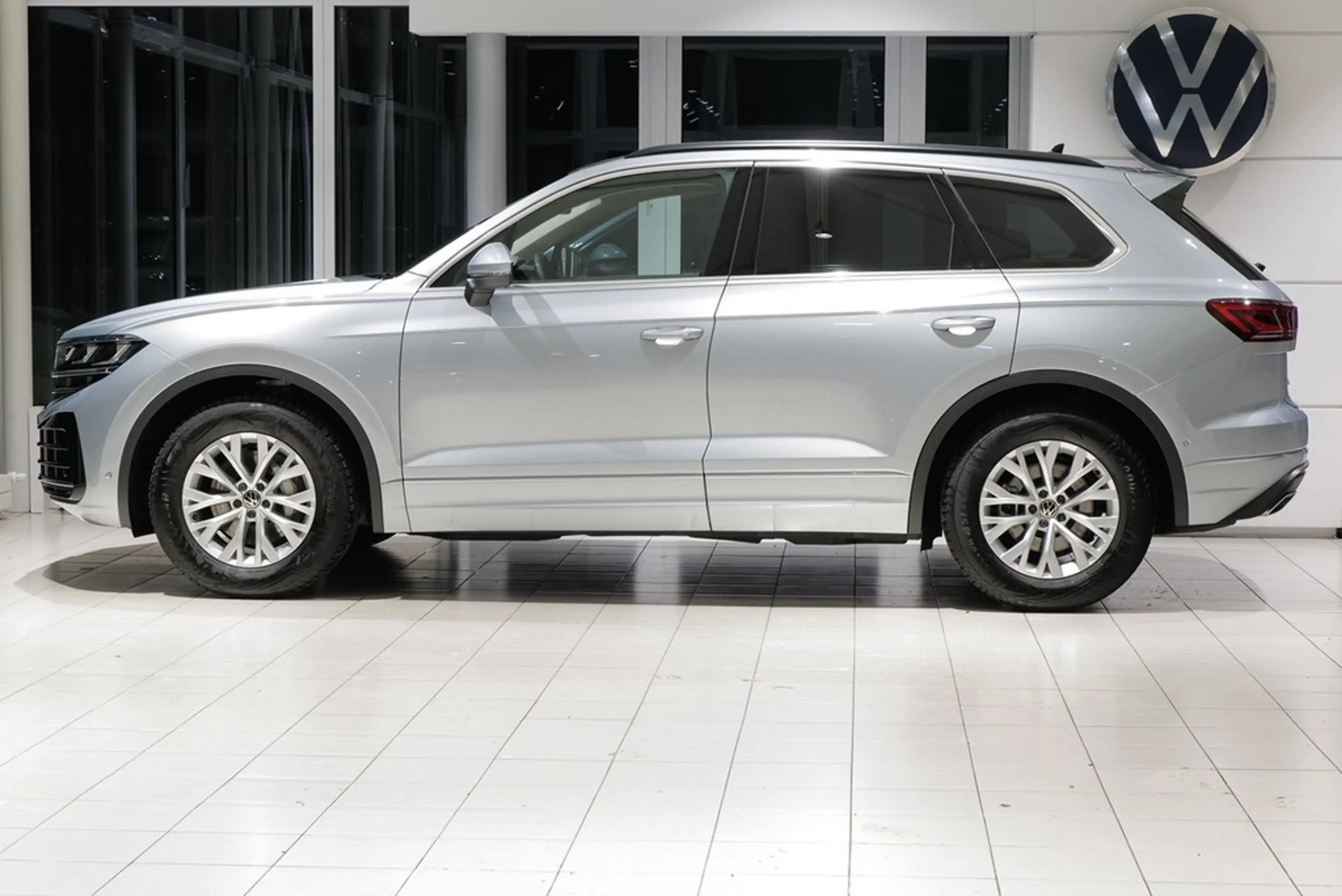 Volkswagen Touareg 3.0TDI Elegance AHK StdHz Matrix Keyless Allrad... — photo 6