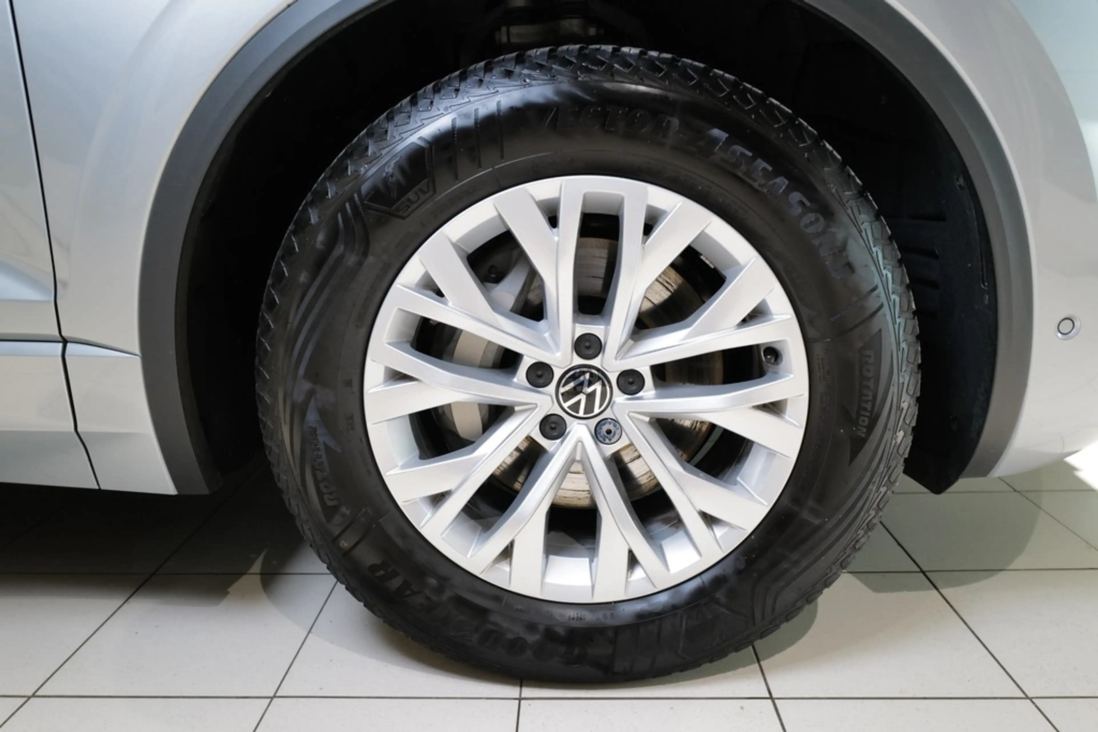 Volkswagen Touareg 3.0TDI Elegance AHK StdHz Matrix Keyless Allrad... — photo 20