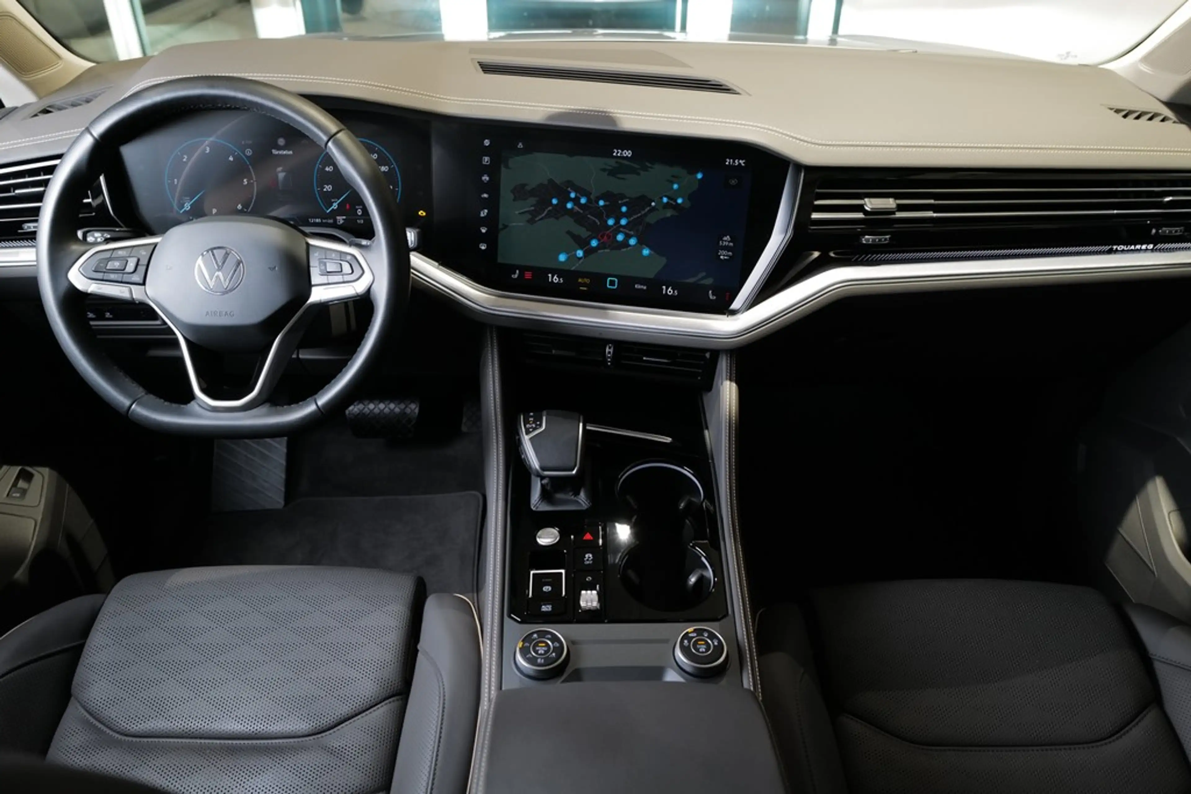 Volkswagen Touareg 3.0TDI Elegance AHK StdHz Matrix Keyless Allrad... — photo 16