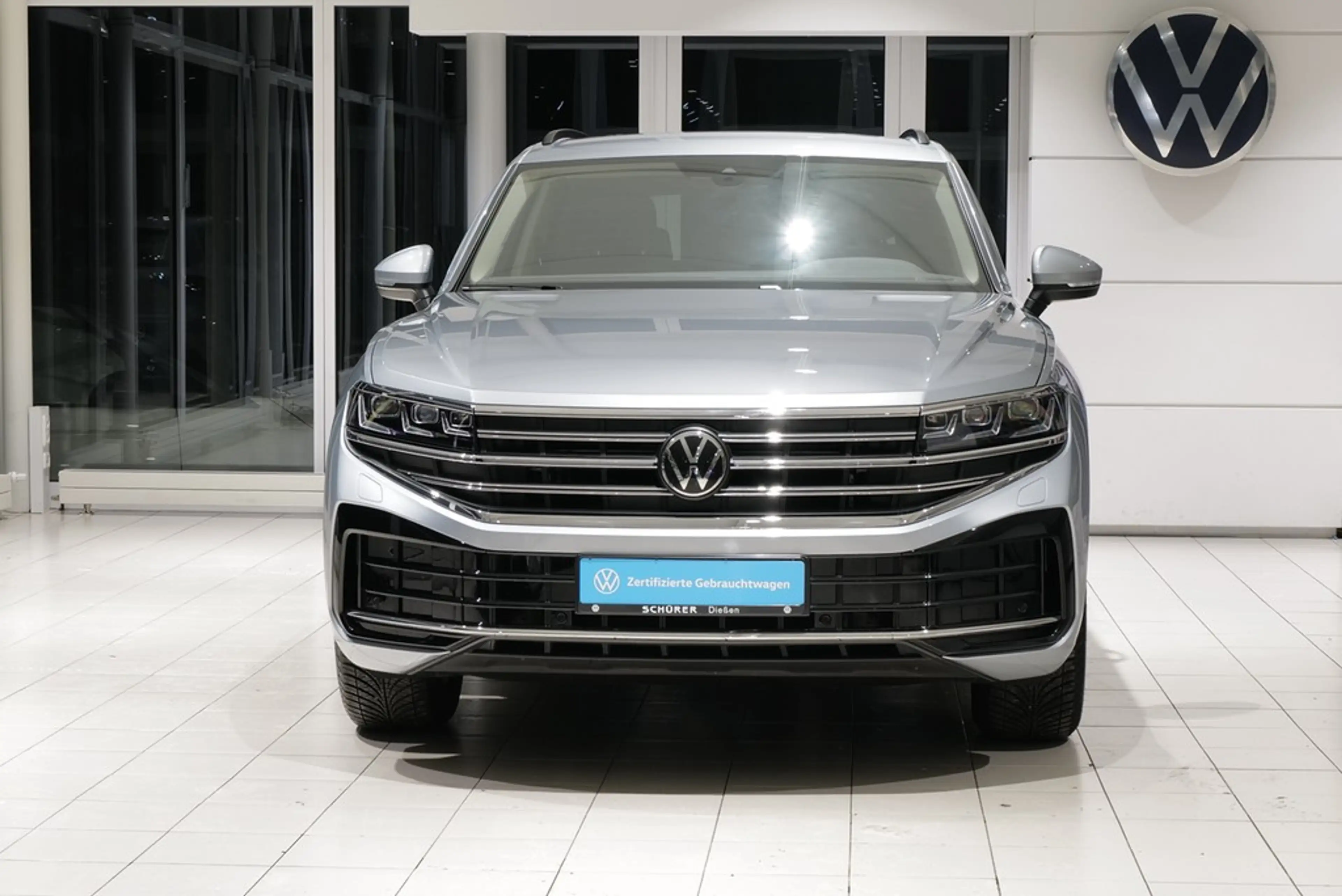 Volkswagen Touareg 3.0TDI Elegance AHK StdHz Matrix Keyless Allrad... — photo 3
