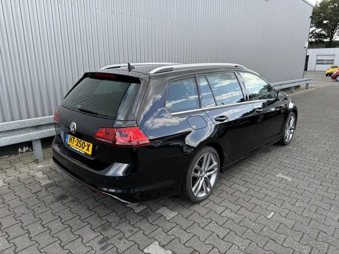 Volkswagen Golf Variant 1.2 TSI Business Edition Connected R 140Dkm.NAP, L Zwart - 2