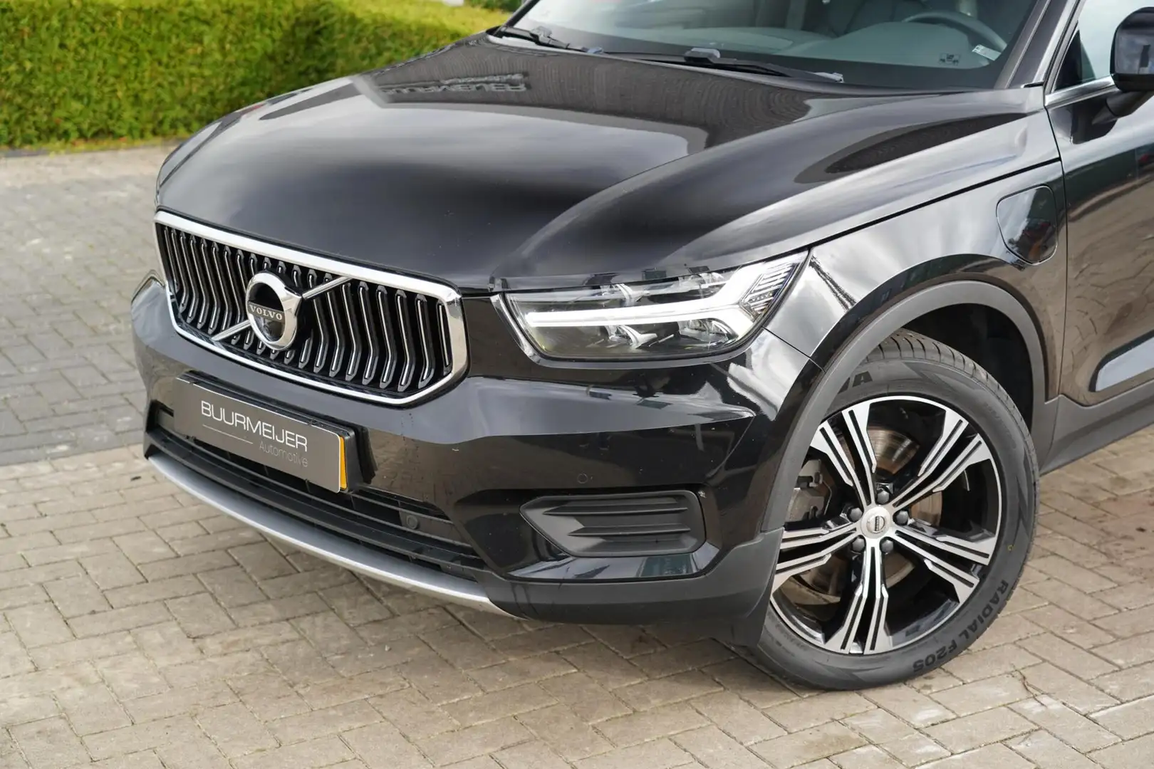 Volvo XC40 1.5 T5 Recharge Inscription | Dealer onderhouden | Zwart - 2