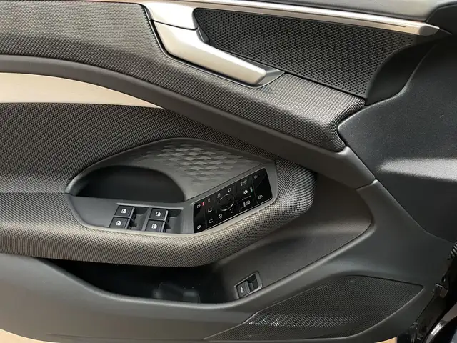 Audi A6 view 8