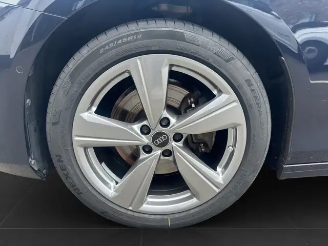 Audi A6 view 7