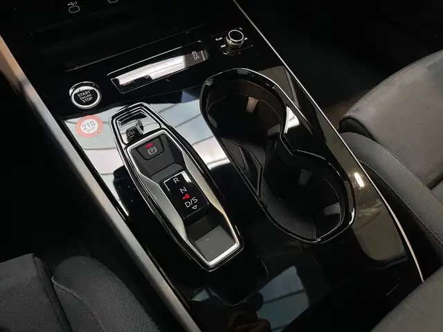 Audi A6 view 11