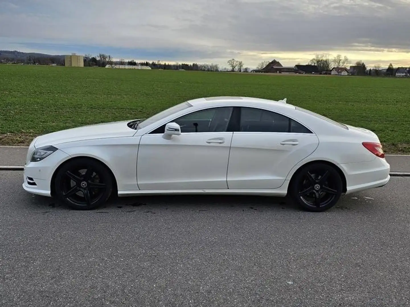 Mercedes-Benz CLS 350 Premium 4Matic AMG Line Weiß - 1