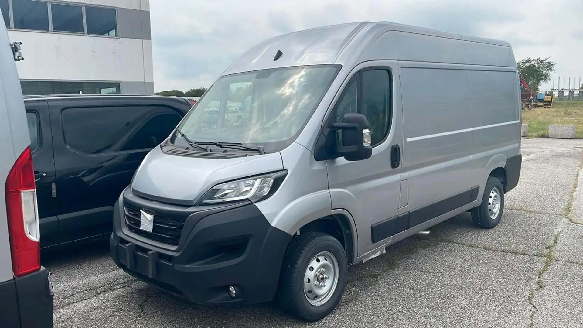 Fiat Ducato L2H2 Plateado - 1