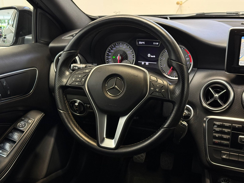 Mercedes-Benz A 180 BlueEfficiency/Teilleder/Navi — photo 11