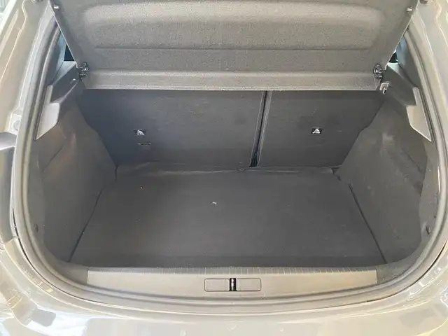 Peugeot 208 view 9
