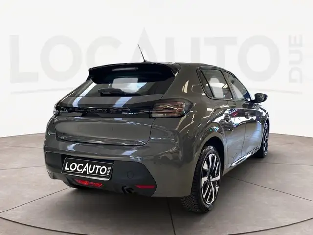 Peugeot 208 view 4