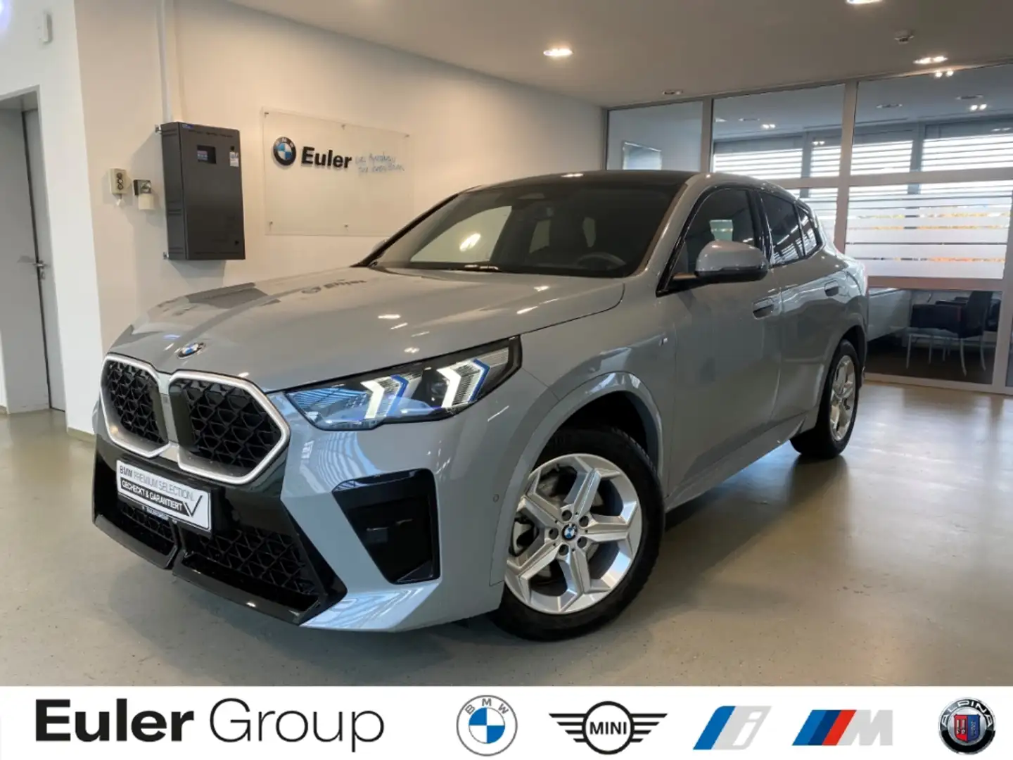 BMW X2 sDrive20i M Sport IconGl. AHK Pano Aktivsitz Memor Grijs - 1