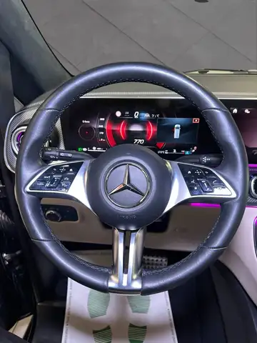 Mercedes-Benz V-Class view 8