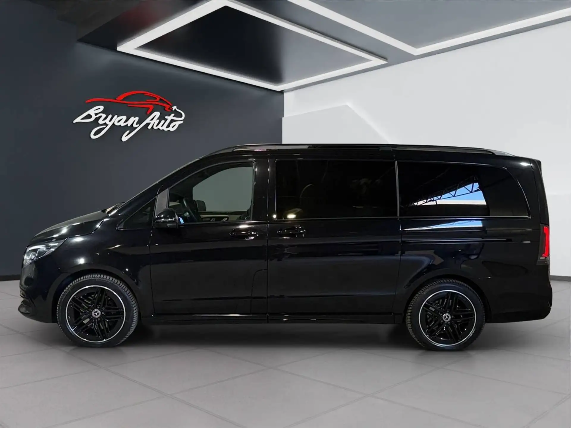 Mercedes-Benz V-Class 2025 블랙 사진 6