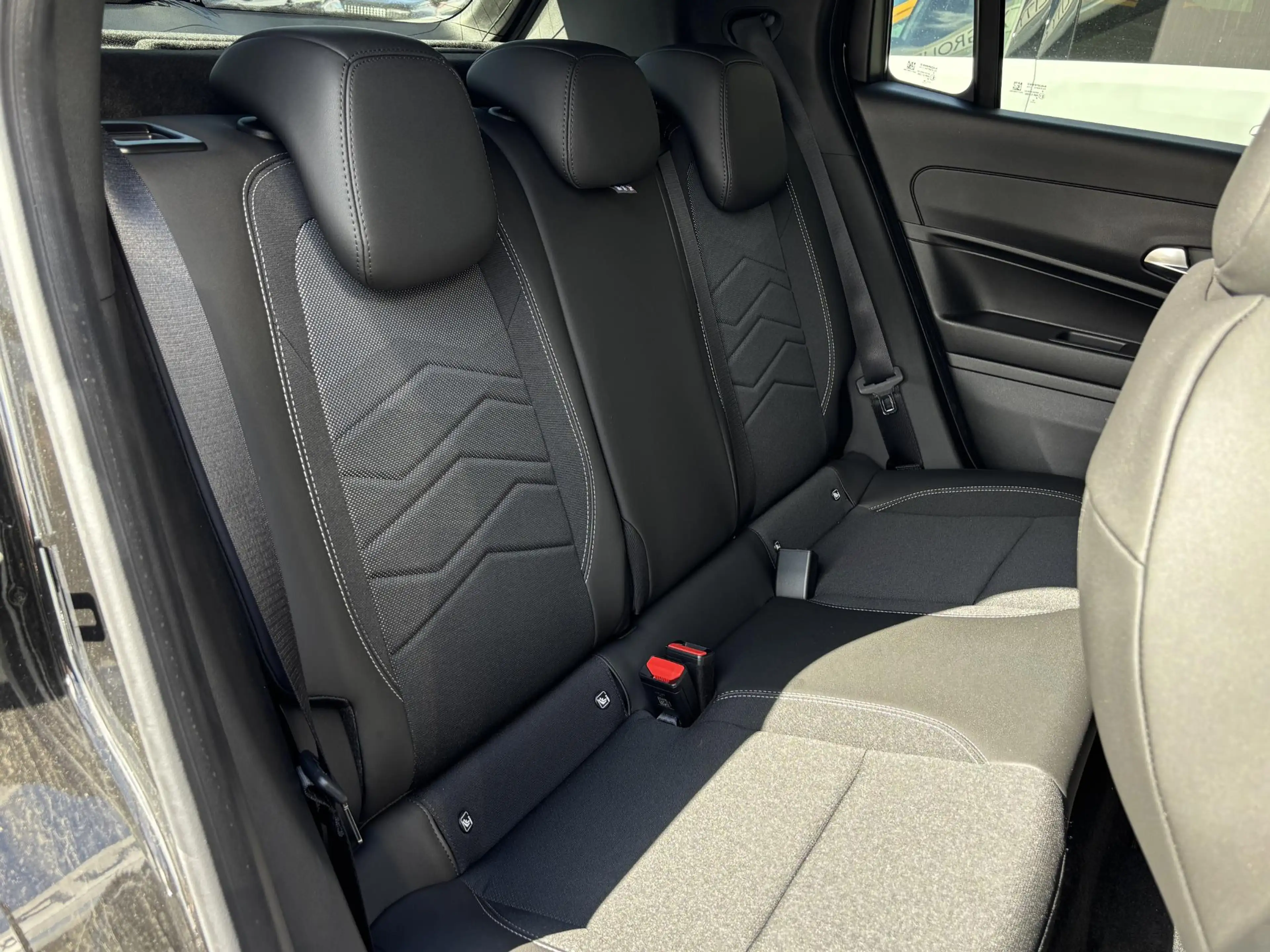 Jeep Avenger 1.2 e-Hybrid Black Edition | Apple-Android | Parke — photo 5