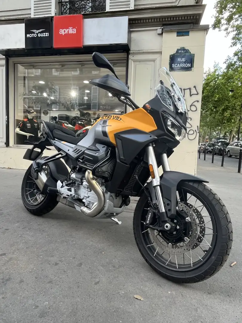 Moto Guzzi Stelvio Jaune - 1