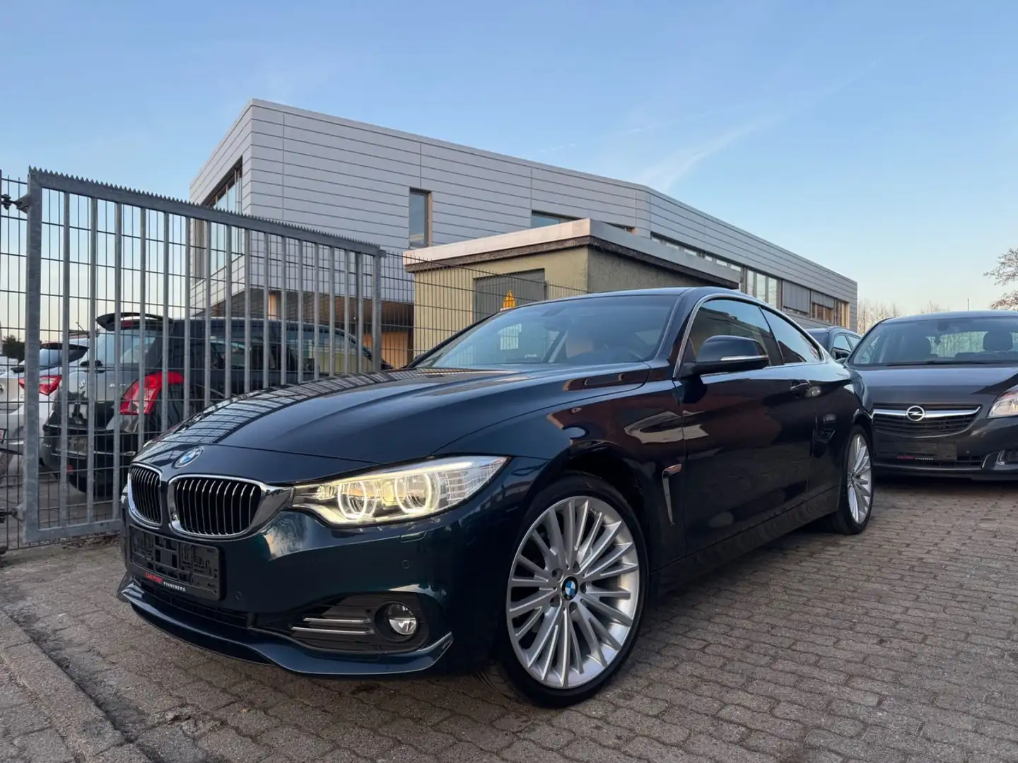 BMW 420 4 Coupe 420 i xDrive Luxury Line LEDER NAVI Blau - 2