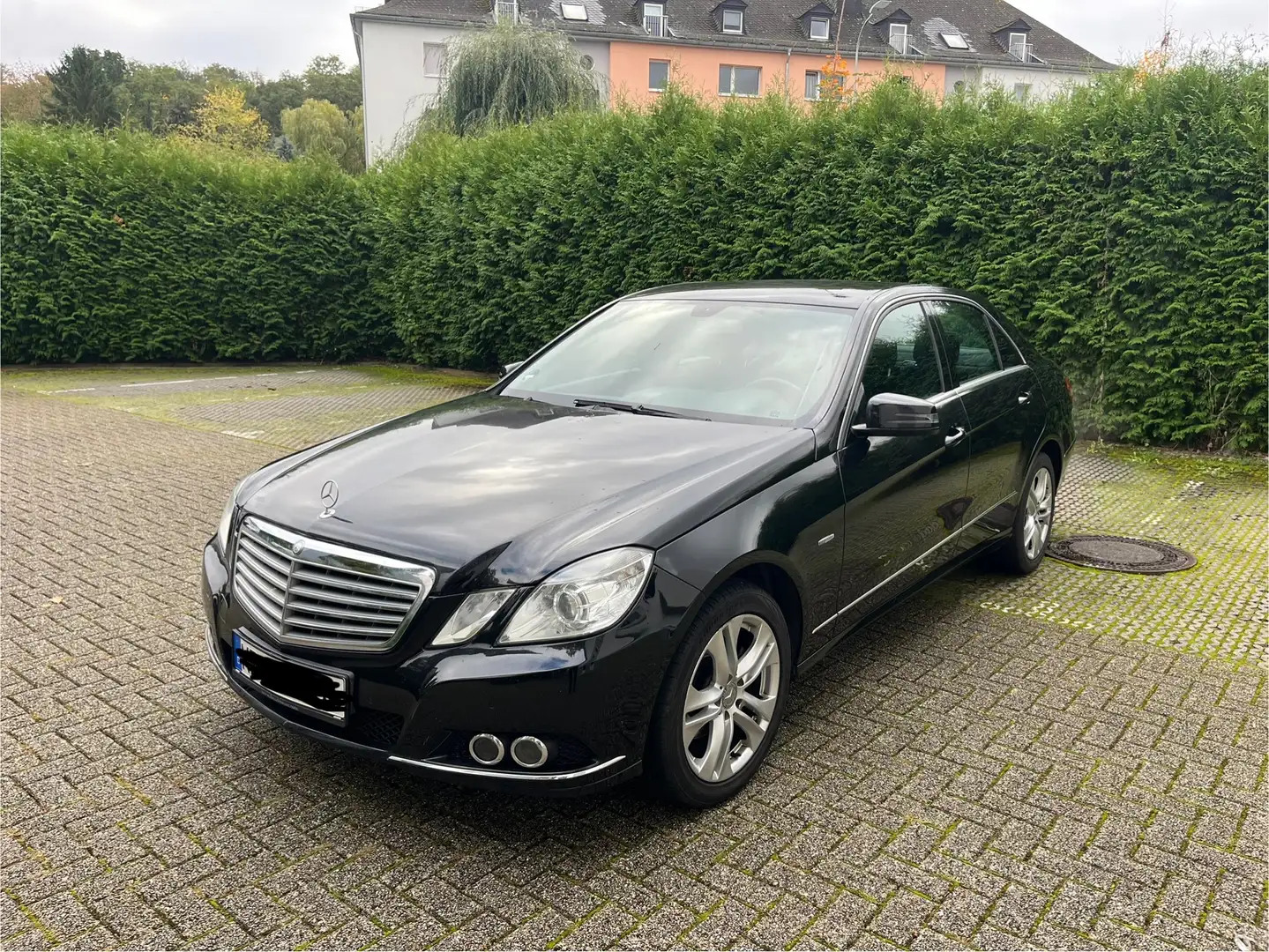 Mercedes-Benz E 200 E-Klasse CGI BlueEFFICIENCY Automatik Elegance Schwarz - 2