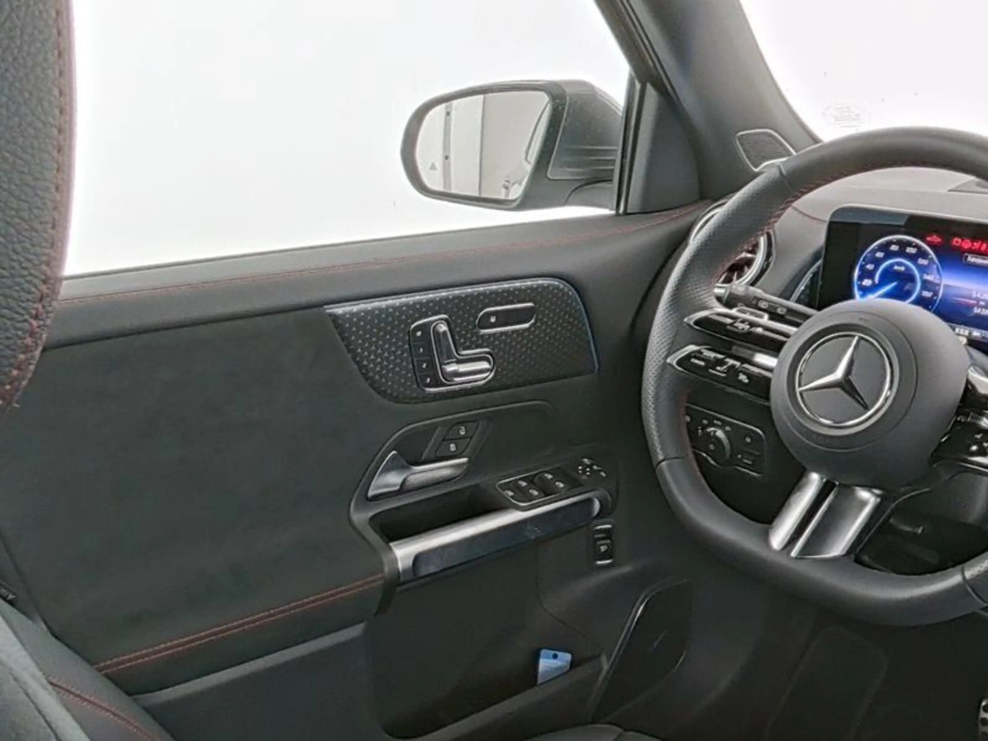 Mercedes-Benz EQB 250 AMG-PREMIUM PANO MEMOR DISTR HuD KEYLGO — photo 9