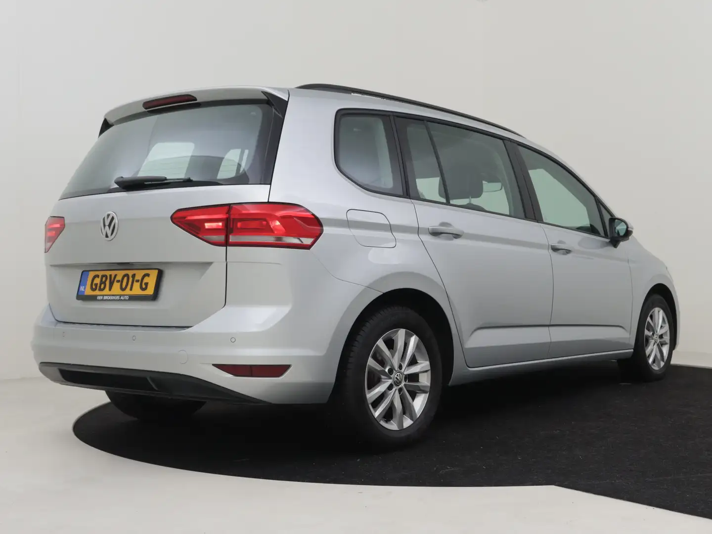 Volkswagen Touran 1.5TSI 150pk DSG | Navigatie | Adaptive Cruise Con Zilver - 2