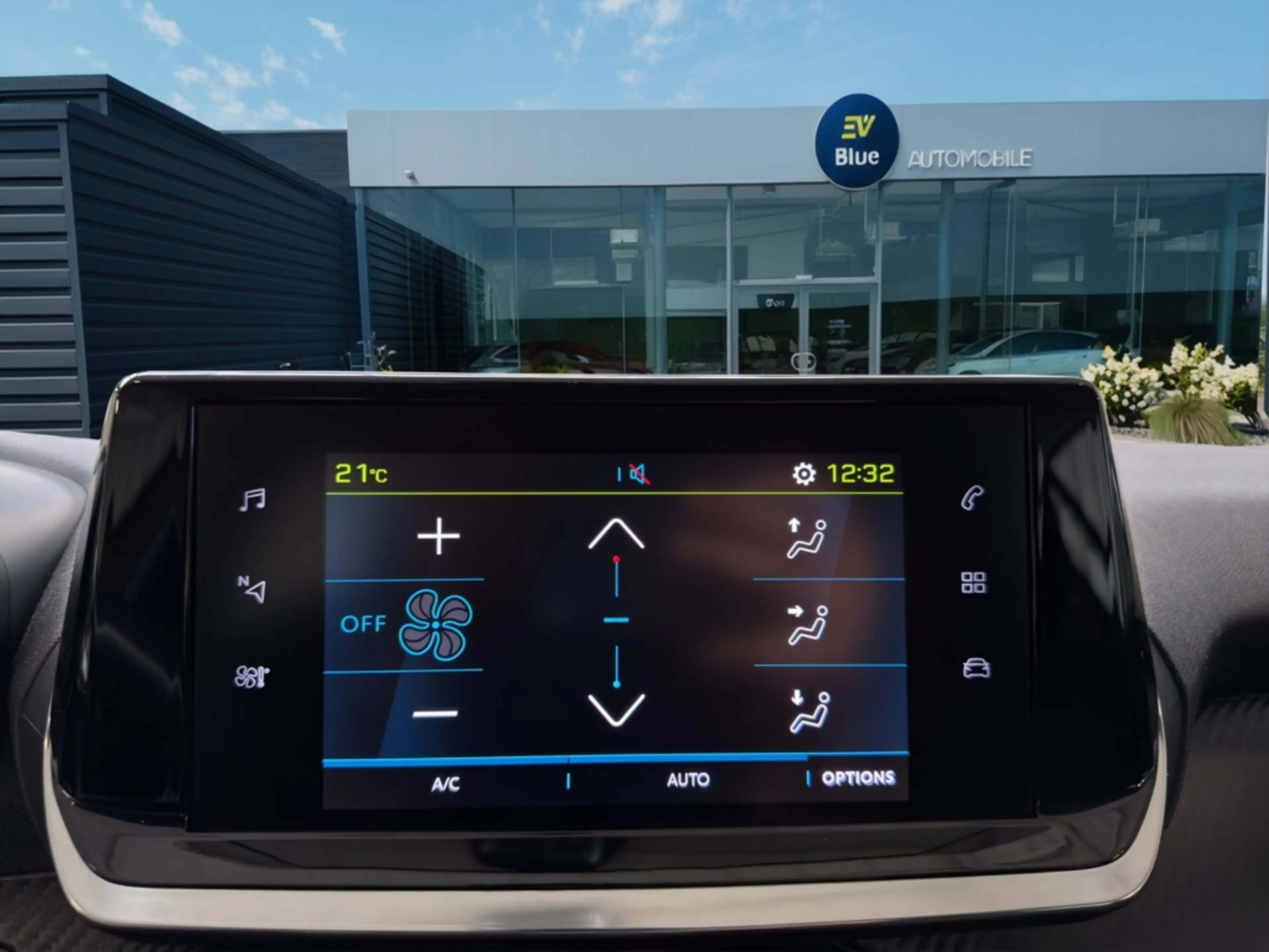 Peugeot e-208 Allure Pack 50 kWh - 136 ch CRUISE - CARPLAY - CAMERA — photo 14