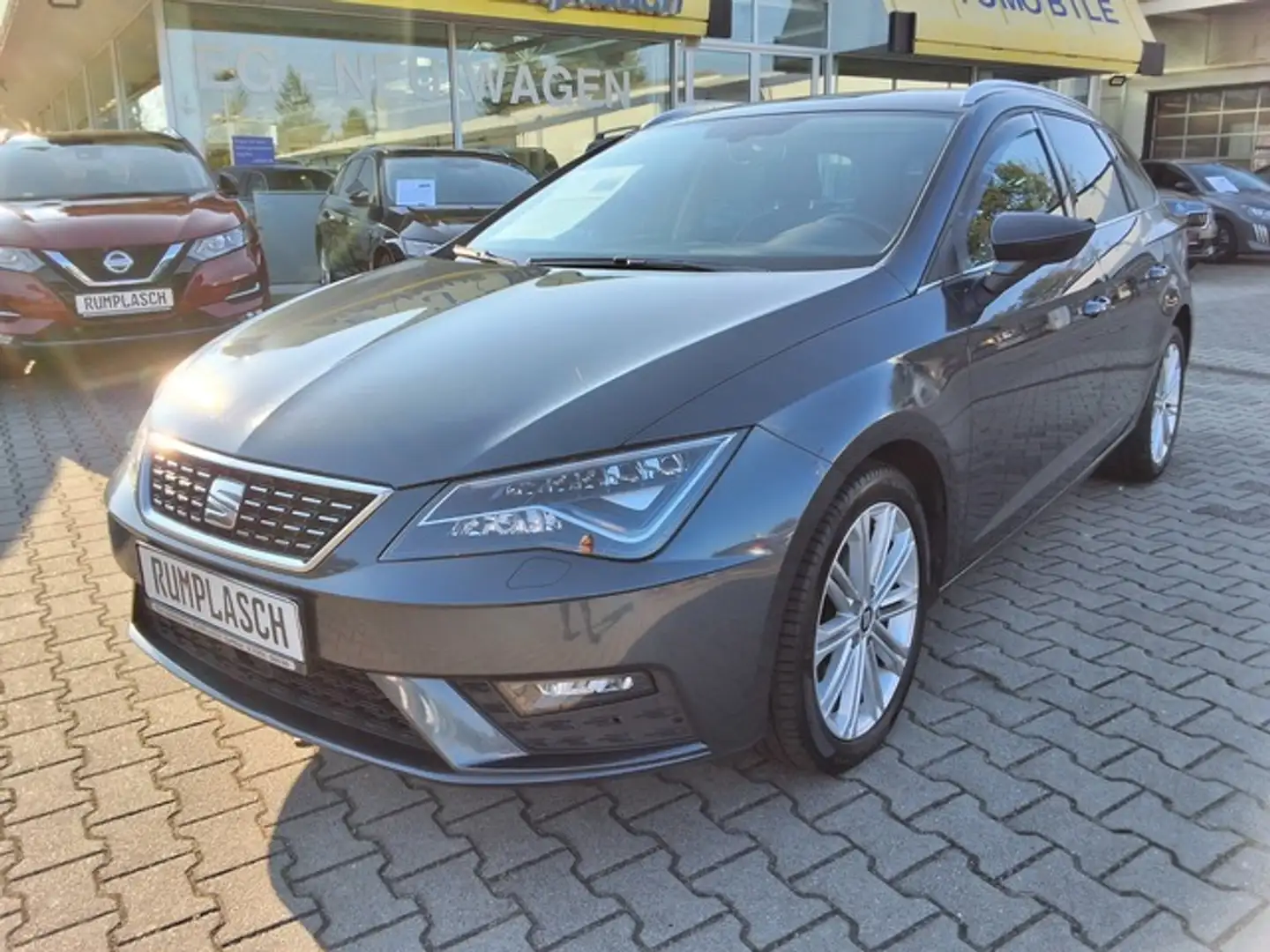 SEAT Leon 1.5 ST Xcellence Automatik Navi Temp Sommer+Winter Gris - 2