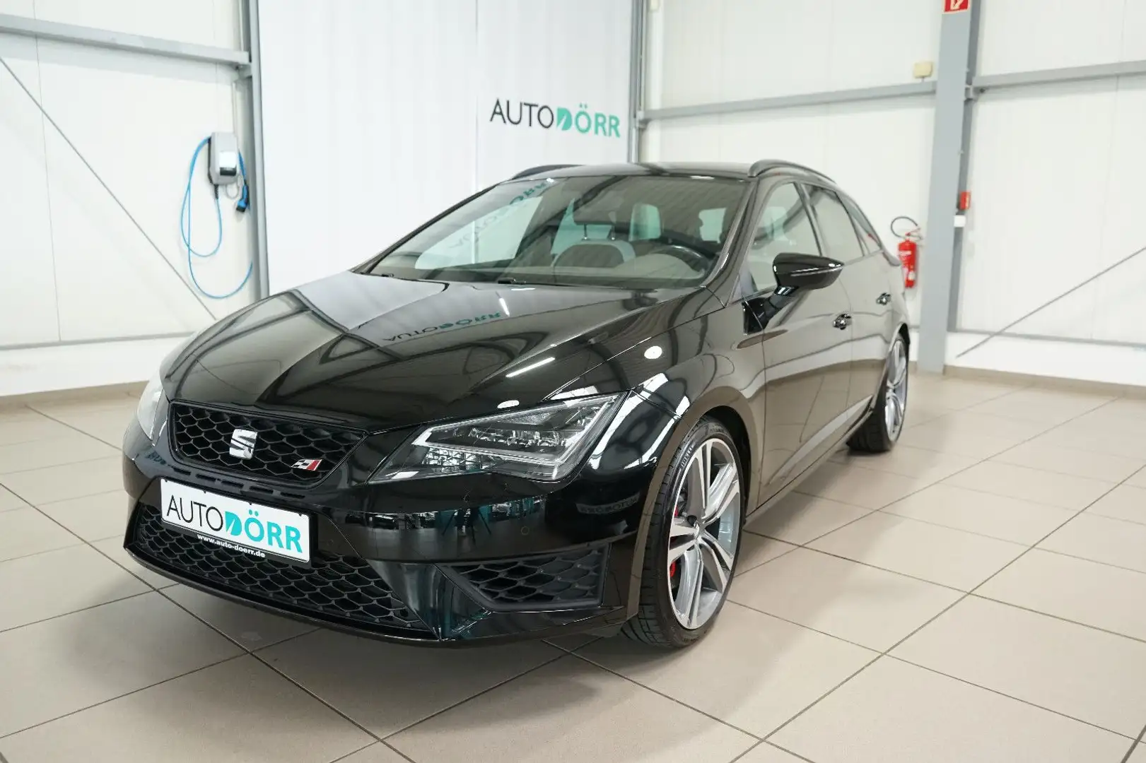 SEAT Leon ST Cupra 290 LED+Navi+SHZ+Touch+1.Hand Schwarz - 1