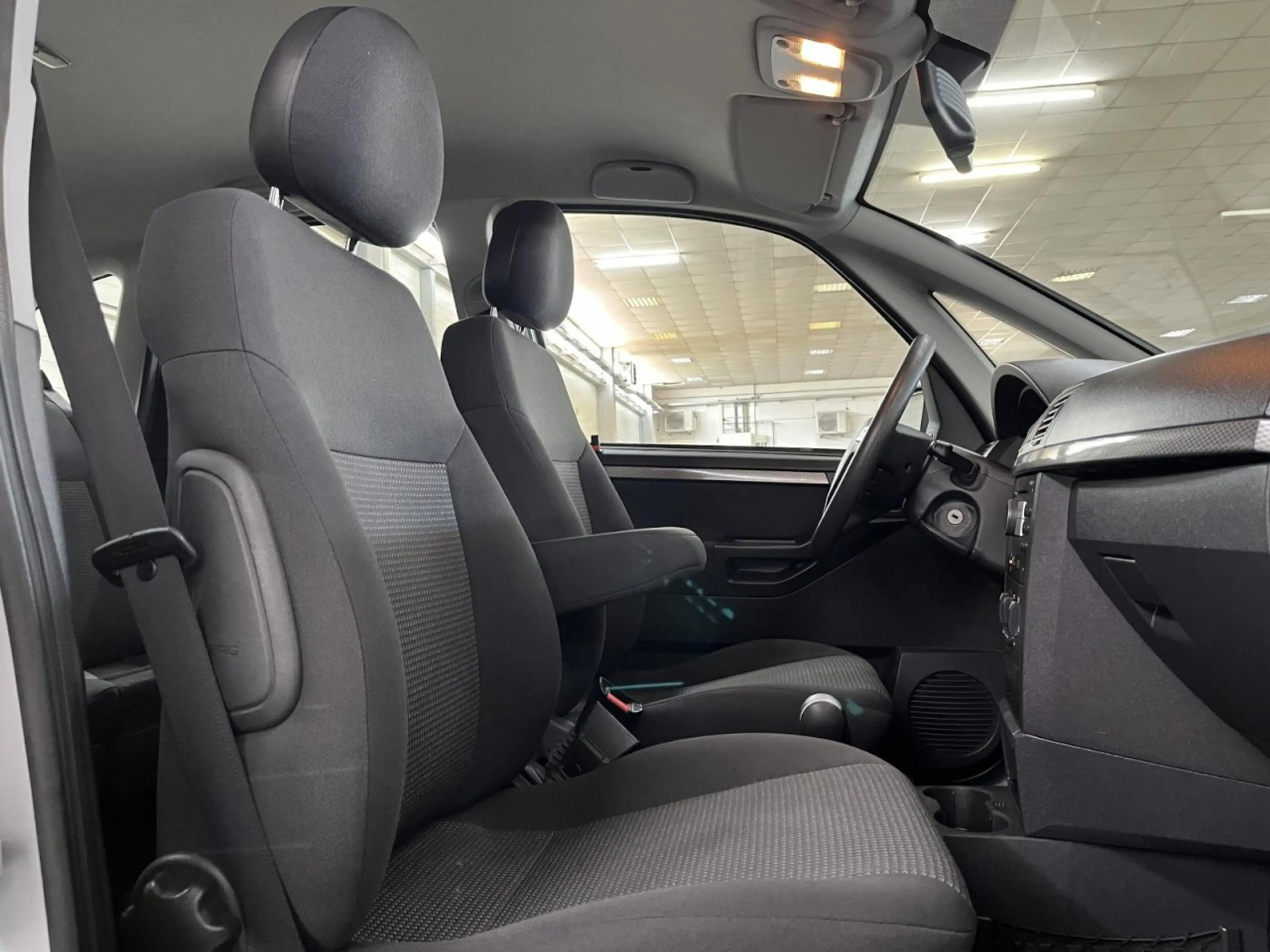 Opel Meriva Edition 1.6 AUTOMATIK KLIMA BENZIN ALUFLEGEN — photo 9