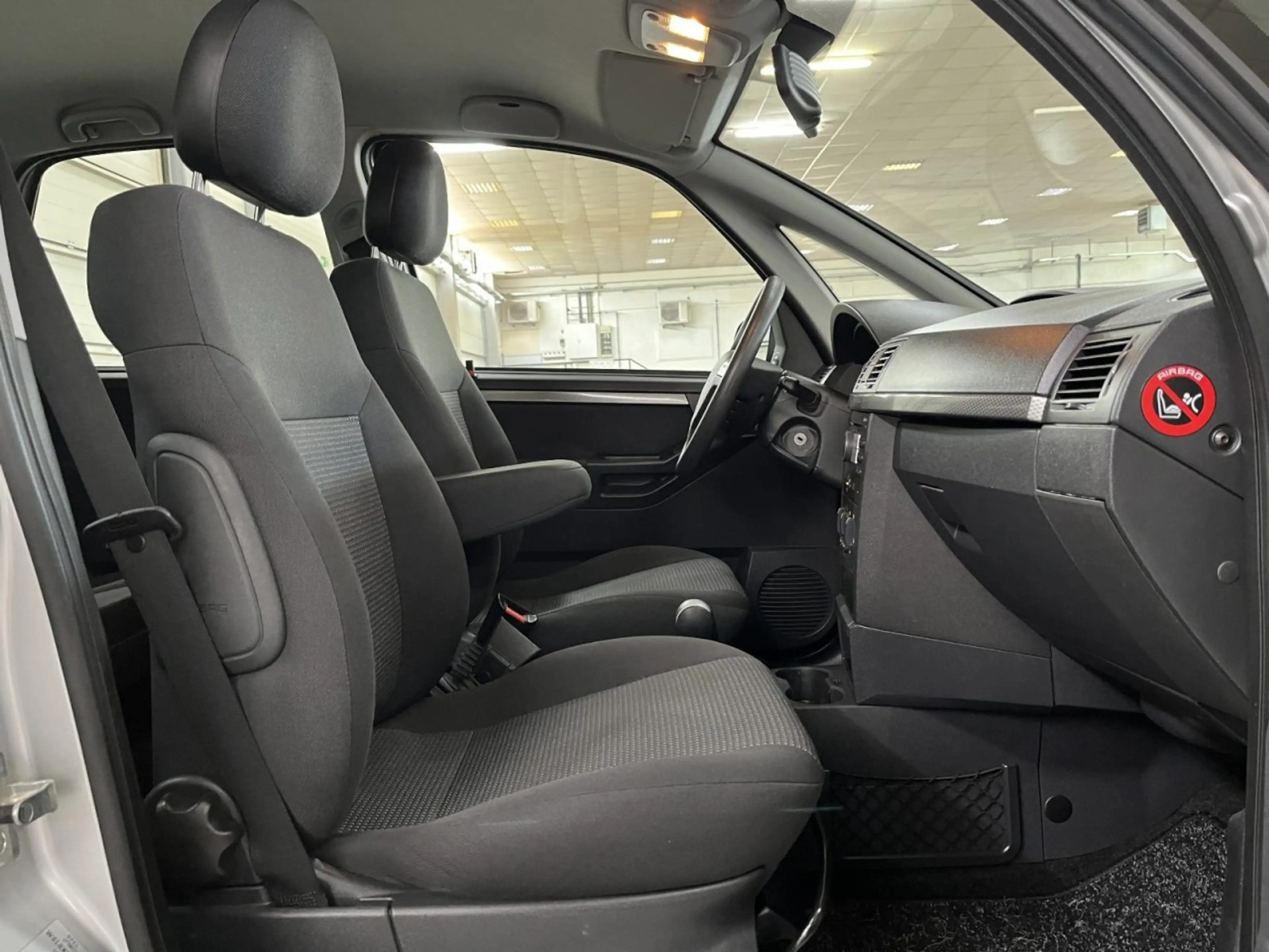 Opel Meriva Edition 1.6 AUTOMATIK KLIMA BENZIN ALUFLEGEN — photo 8
