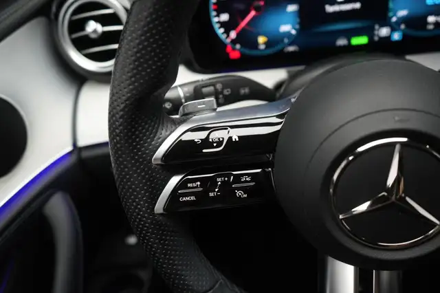 Mercedes-Benz E-Class view 23