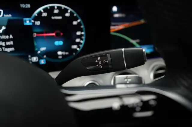 Mercedes-Benz E-Class view 24