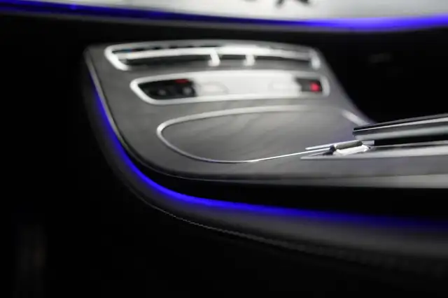 Mercedes-Benz E-Class view 21