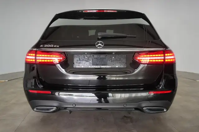 Mercedes-Benz E-Class view 5
