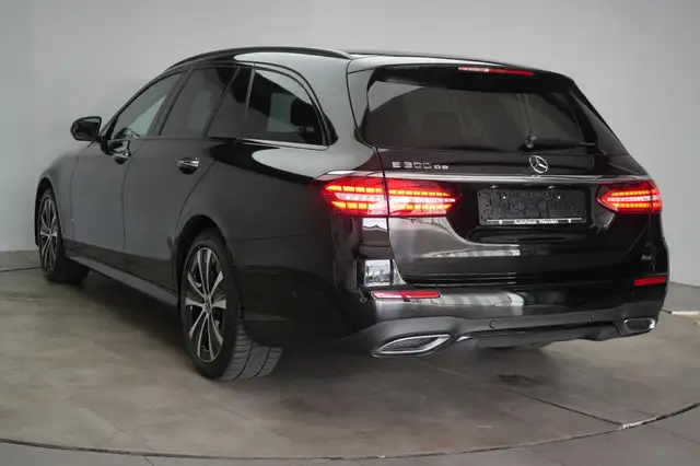 Mercedes-Benz E-Class view 4