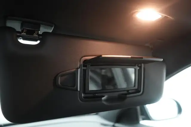 Mercedes-Benz E-Class view 30