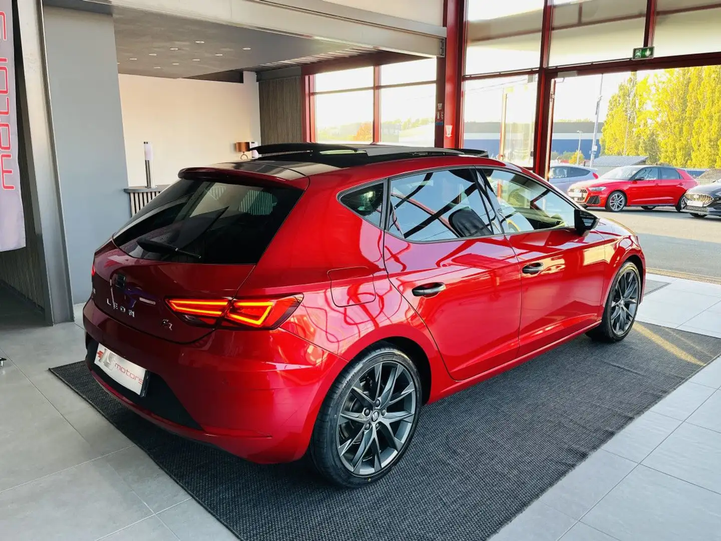 SEAT Leon FR 1,5 TSI 150 TOIT PANORAMIQUE OUVRANT GPS VIRTUAL COCKPIT HIFI BEATS APPLE CARPLAY REGULATEUR Rouge - 2