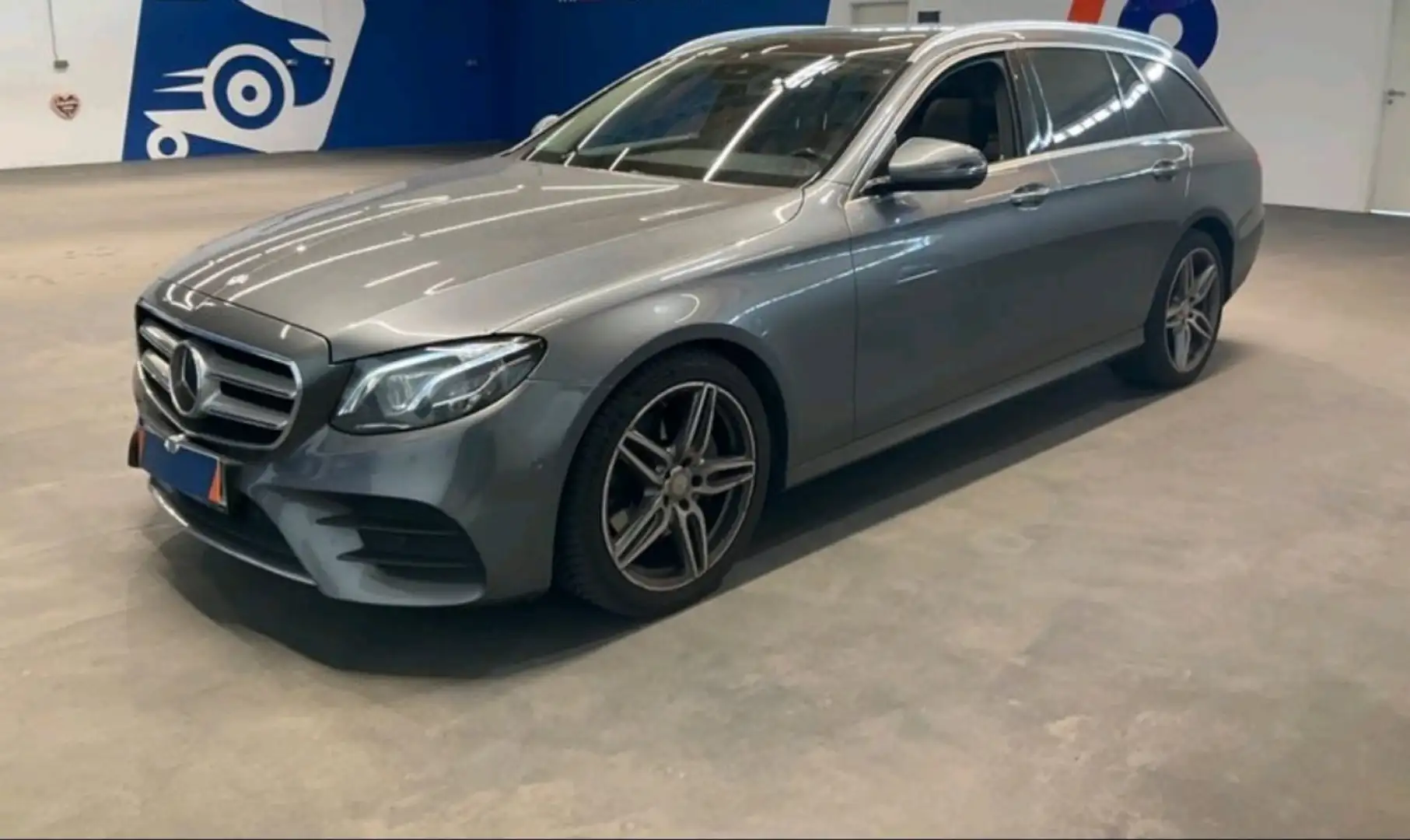 Mercedes-Benz E 220 E 220d AMG Line Panoramadach Navi Led Xenon Grau - 2