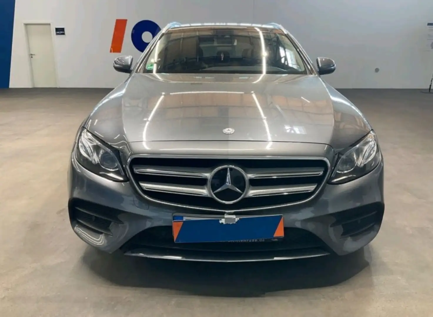 Mercedes-Benz E 220 E 220d AMG Line Panoramadach Navi Led Xenon Grau - 1