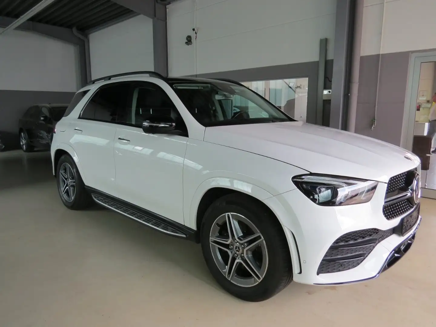 Mercedes-Benz GLE 300 d 4Matic AMG-Line+7-Sitzer +360°+Pano+ACC Weiß - 2