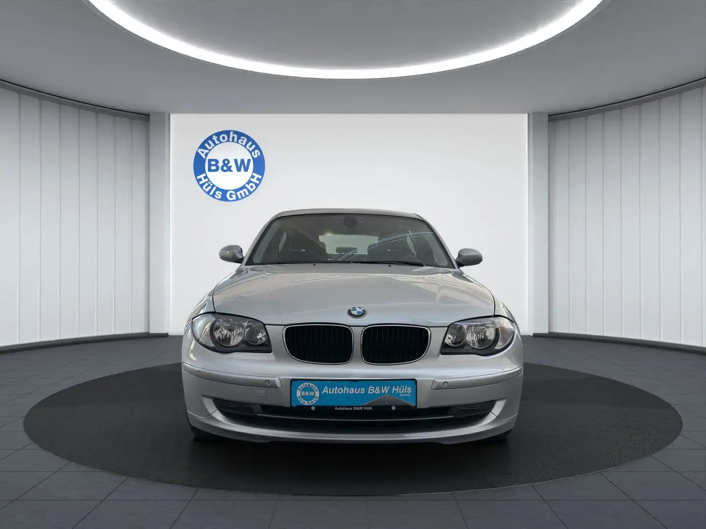 BMW 120 i Aut TEMPOMAT*PDC*AHK*MFL*KLIMA Silber - 2
