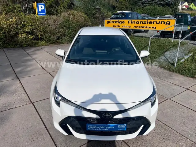 Toyota Corolla view 3