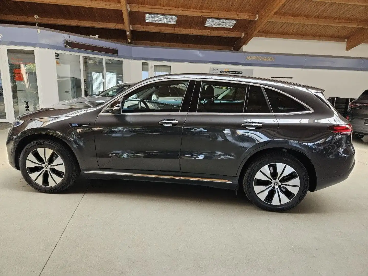 Mercedes-Benz EQC 400 400 4-Matic AHK+360Cam+SHD+Distronic Grau - 2