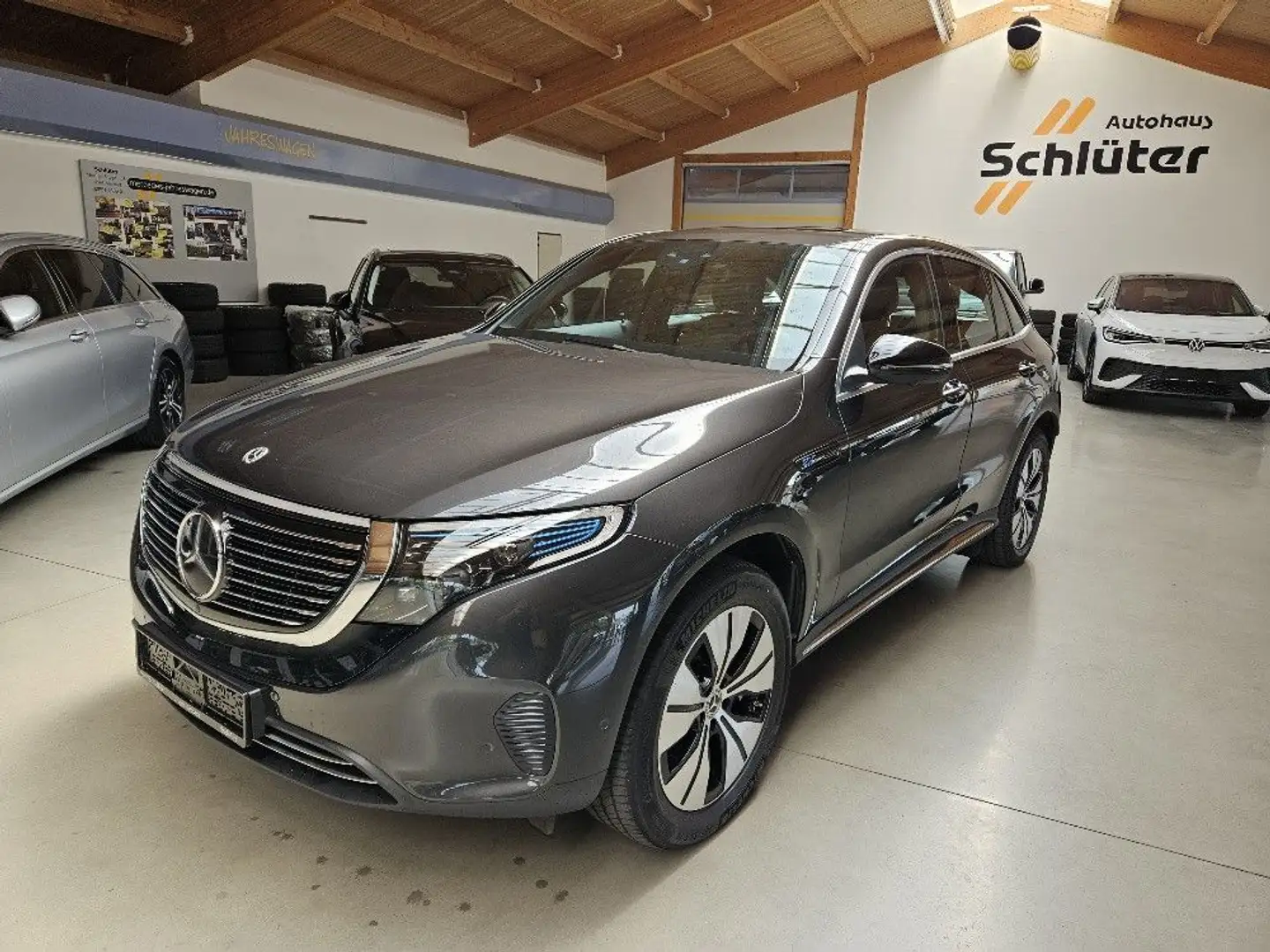 Mercedes-Benz EQC 400 400 4-Matic AHK+360Cam+SHD+Distronic Grau - 1