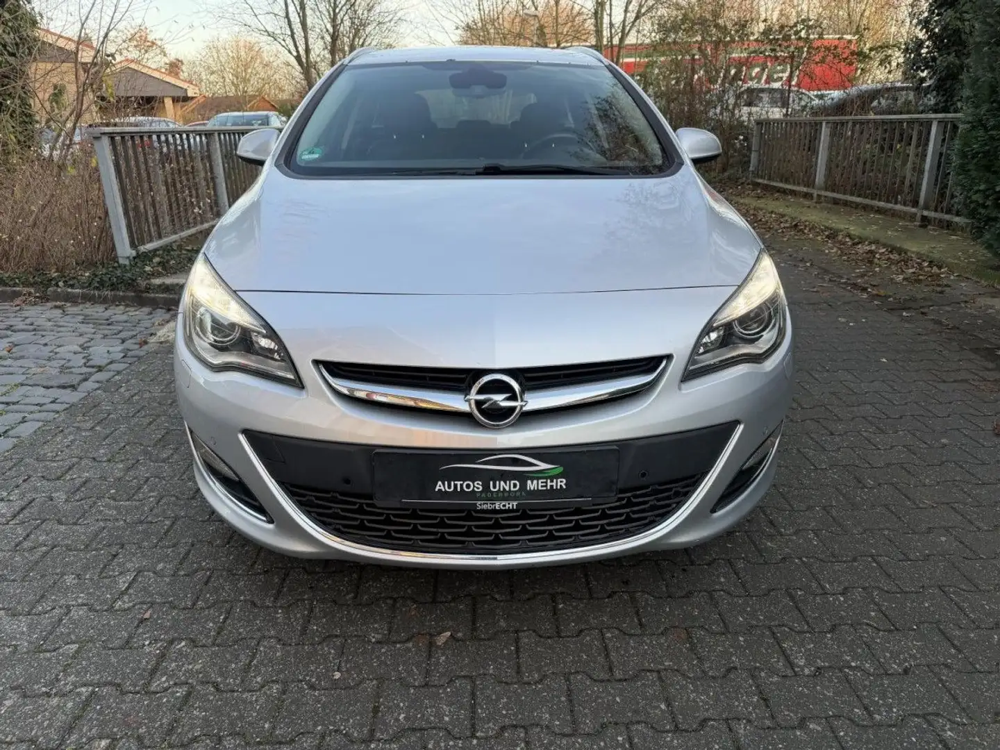 Opel Astra J Sports Tourer Exklusiv Klima Xenon Navi Silber - 2