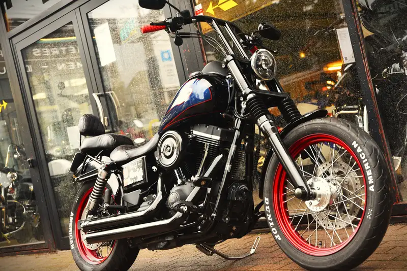 Harley-Davidson Dyna Street Bob - foto 5